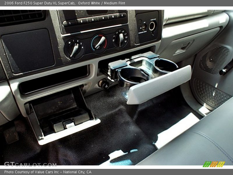 Oxford White / Medium Flint 2006 Ford F250 Super Duty XL SuperCab