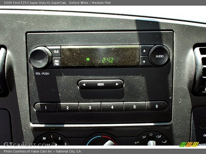 Oxford White / Medium Flint 2006 Ford F250 Super Duty XL SuperCab