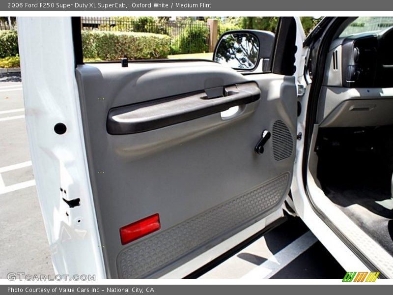 Oxford White / Medium Flint 2006 Ford F250 Super Duty XL SuperCab