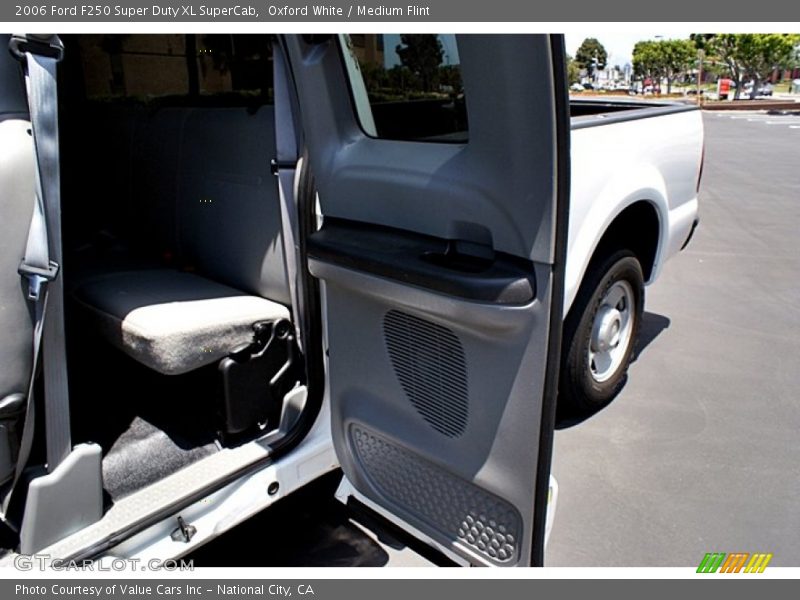 Oxford White / Medium Flint 2006 Ford F250 Super Duty XL SuperCab