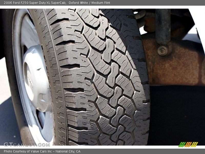 Oxford White / Medium Flint 2006 Ford F250 Super Duty XL SuperCab