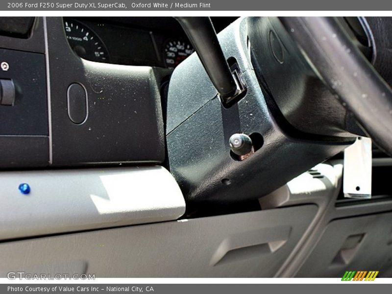 Oxford White / Medium Flint 2006 Ford F250 Super Duty XL SuperCab