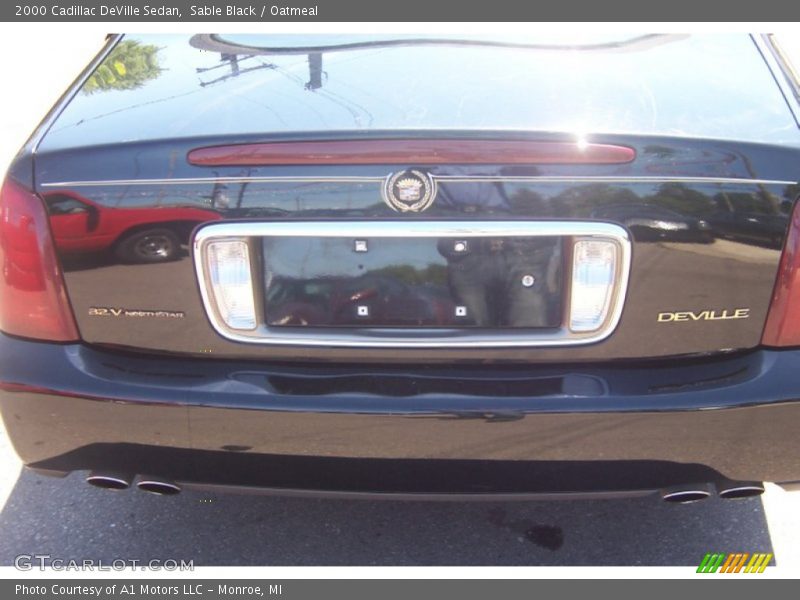 Sable Black / Oatmeal 2000 Cadillac DeVille Sedan