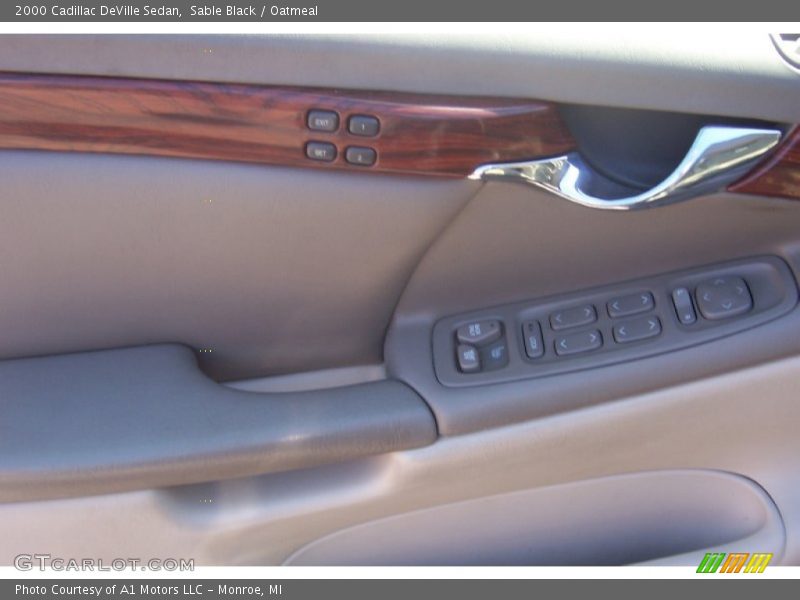 Sable Black / Oatmeal 2000 Cadillac DeVille Sedan