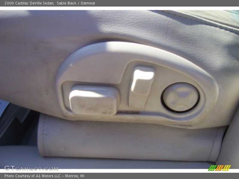 Sable Black / Oatmeal 2000 Cadillac DeVille Sedan