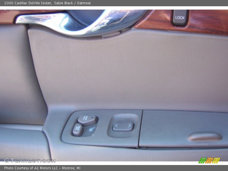 Sable Black / Oatmeal 2000 Cadillac DeVille Sedan