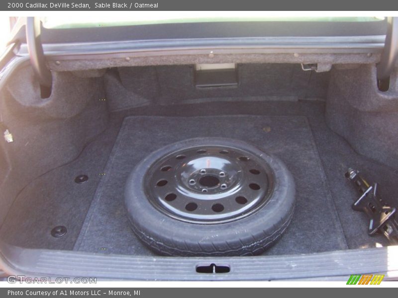 Sable Black / Oatmeal 2000 Cadillac DeVille Sedan