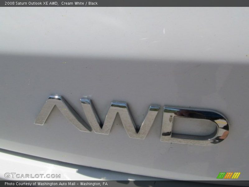 Cream White / Black 2008 Saturn Outlook XE AWD