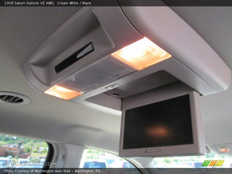 Cream White / Black 2008 Saturn Outlook XE AWD
