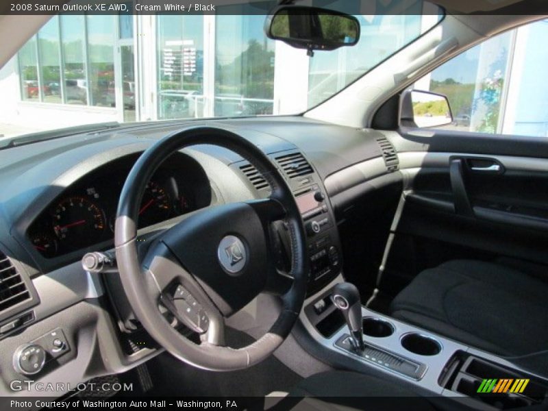 Cream White / Black 2008 Saturn Outlook XE AWD