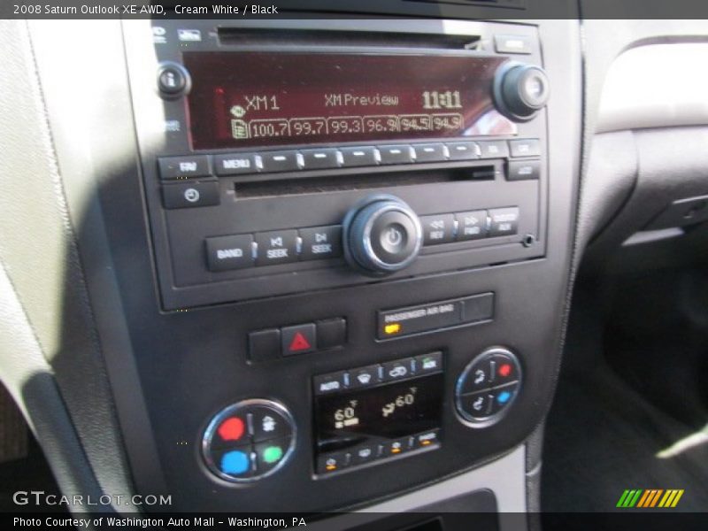 Cream White / Black 2008 Saturn Outlook XE AWD