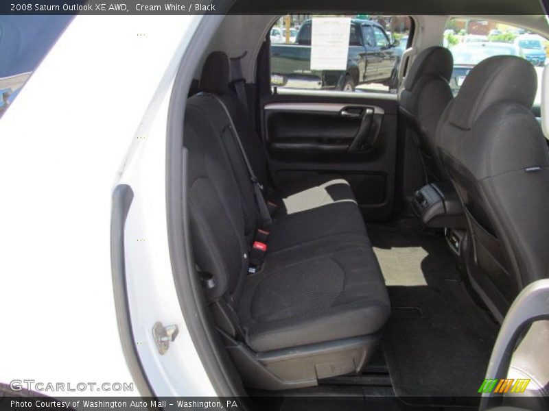 Cream White / Black 2008 Saturn Outlook XE AWD
