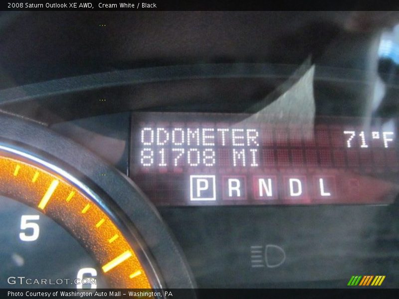 Cream White / Black 2008 Saturn Outlook XE AWD