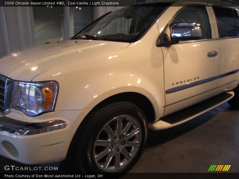 Cool Vanilla / Light Graystone 2008 Chrysler Aspen Limited 4WD