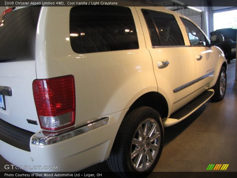 Cool Vanilla / Light Graystone 2008 Chrysler Aspen Limited 4WD
