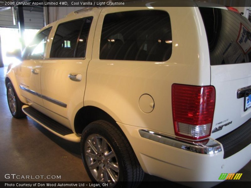 Cool Vanilla / Light Graystone 2008 Chrysler Aspen Limited 4WD