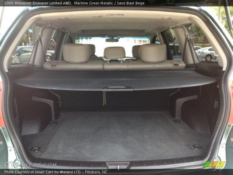  2005 Endeavor Limited AWD Trunk