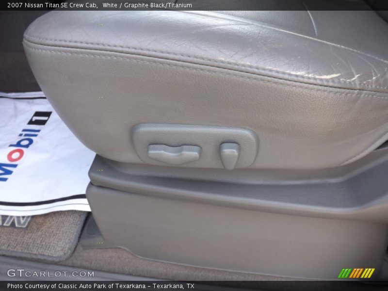 White / Graphite Black/Titanium 2007 Nissan Titan SE Crew Cab