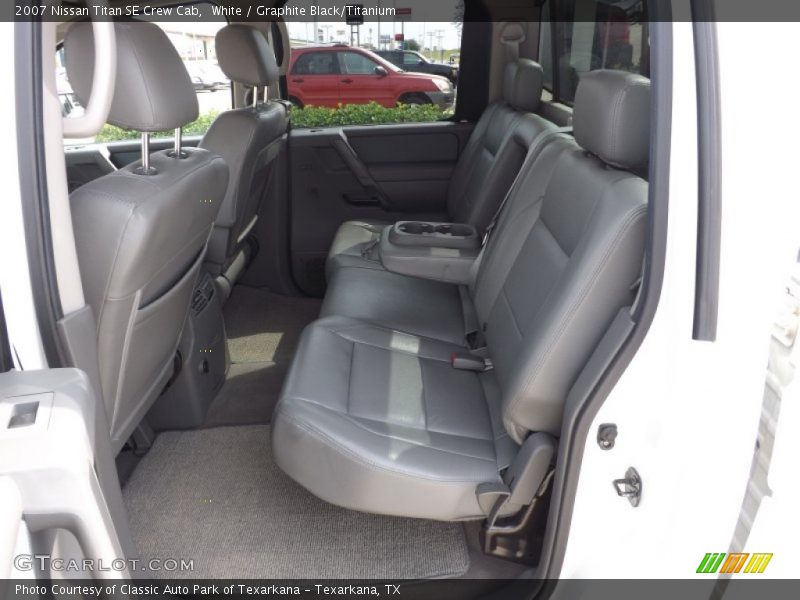 White / Graphite Black/Titanium 2007 Nissan Titan SE Crew Cab