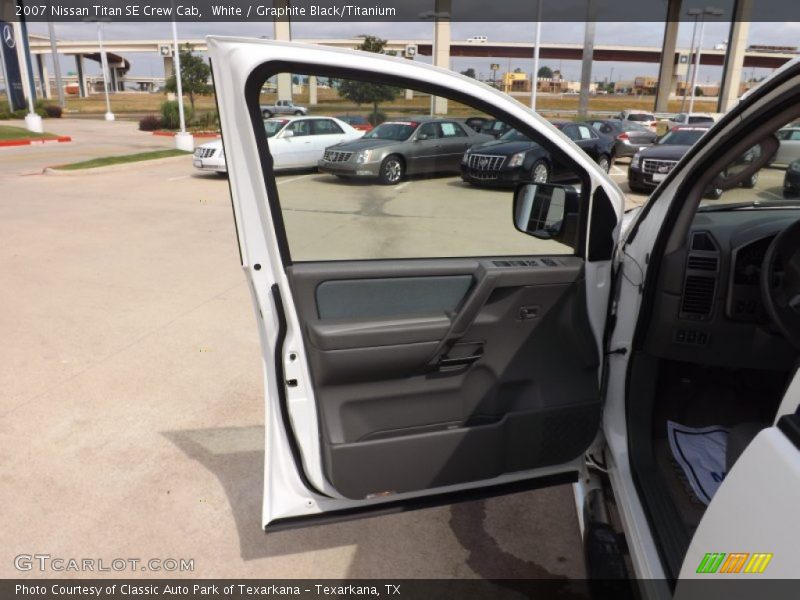 White / Graphite Black/Titanium 2007 Nissan Titan SE Crew Cab
