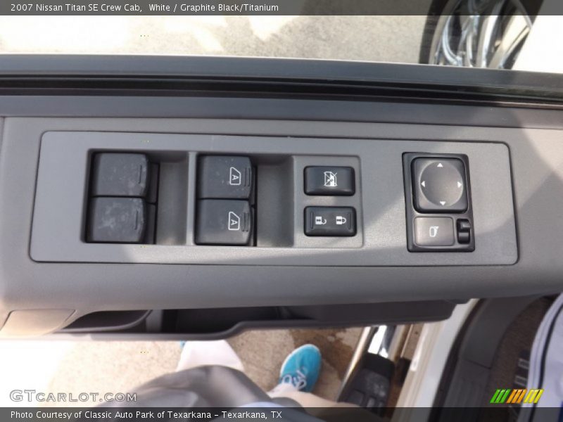 White / Graphite Black/Titanium 2007 Nissan Titan SE Crew Cab