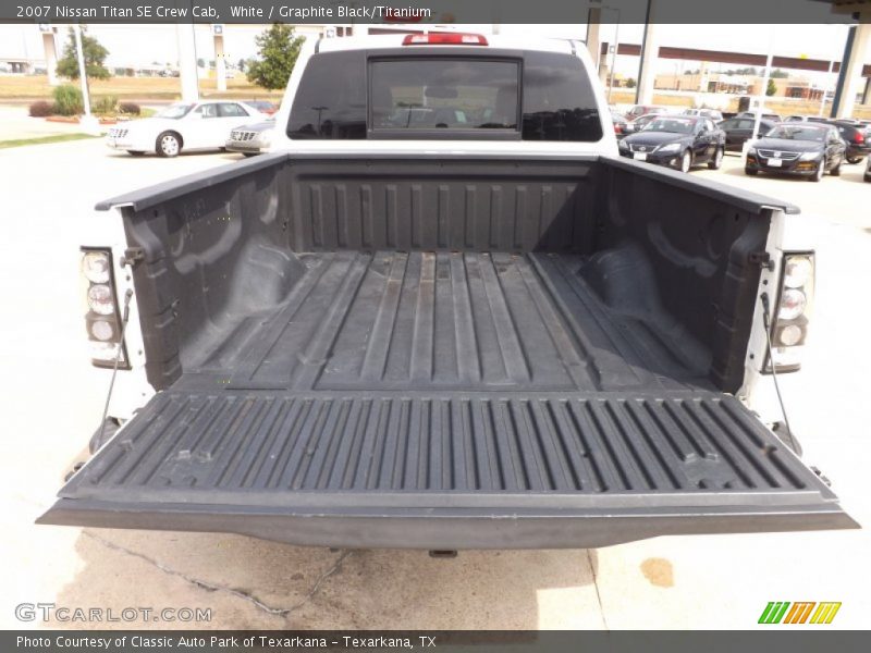 White / Graphite Black/Titanium 2007 Nissan Titan SE Crew Cab