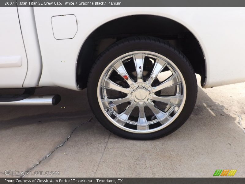 White / Graphite Black/Titanium 2007 Nissan Titan SE Crew Cab