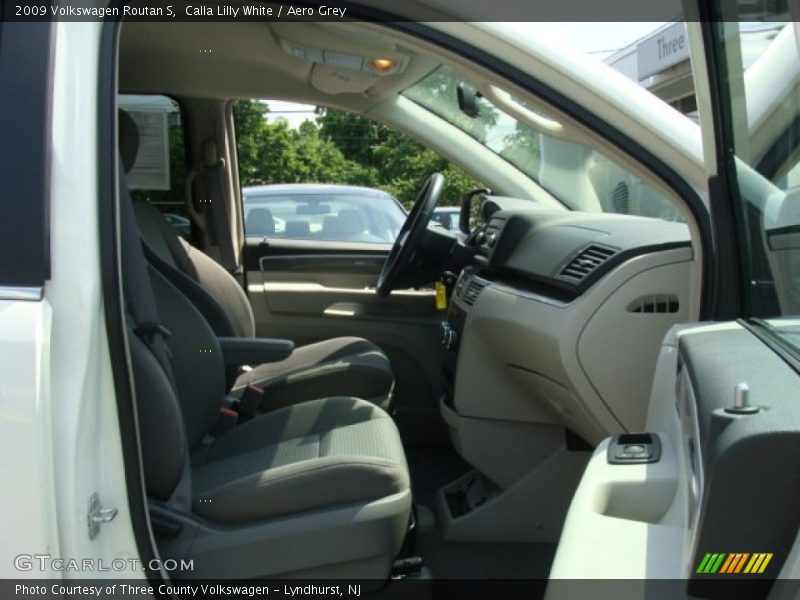 Calla Lilly White / Aero Grey 2009 Volkswagen Routan S