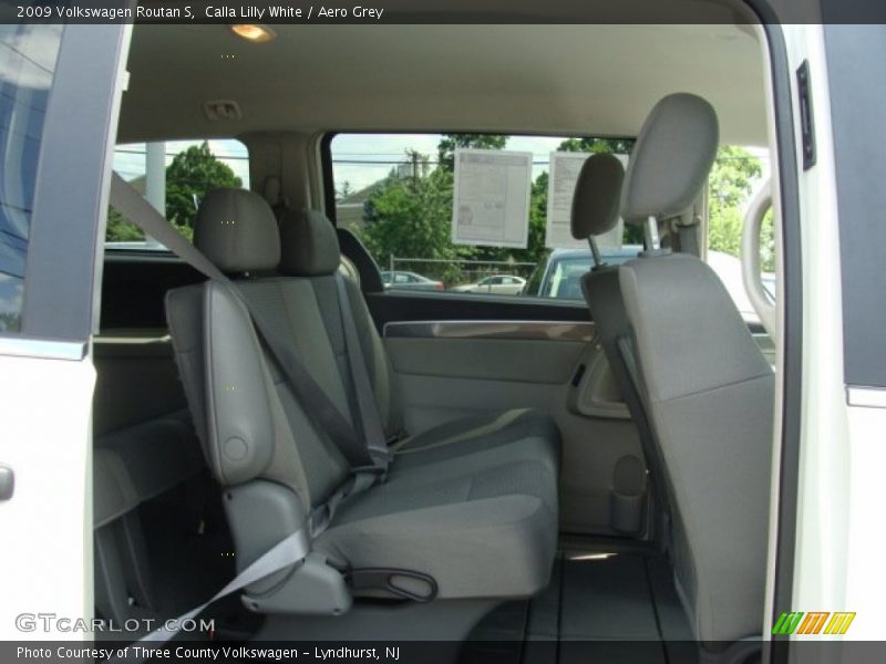 Calla Lilly White / Aero Grey 2009 Volkswagen Routan S