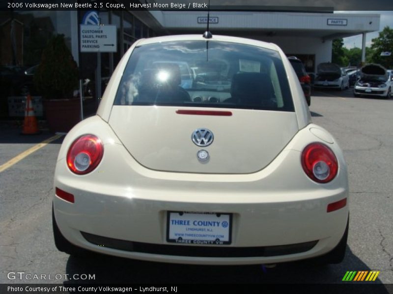 Harvest Moon Beige / Black 2006 Volkswagen New Beetle 2.5 Coupe