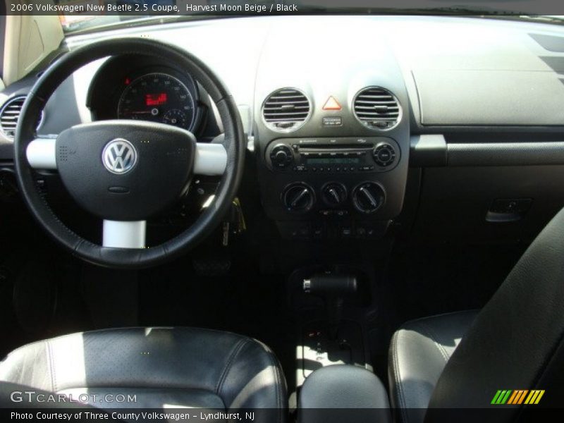 Harvest Moon Beige / Black 2006 Volkswagen New Beetle 2.5 Coupe