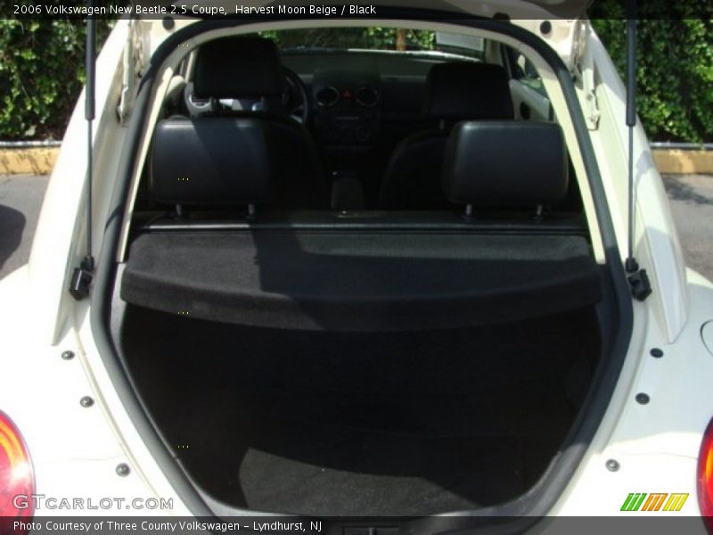 Harvest Moon Beige / Black 2006 Volkswagen New Beetle 2.5 Coupe