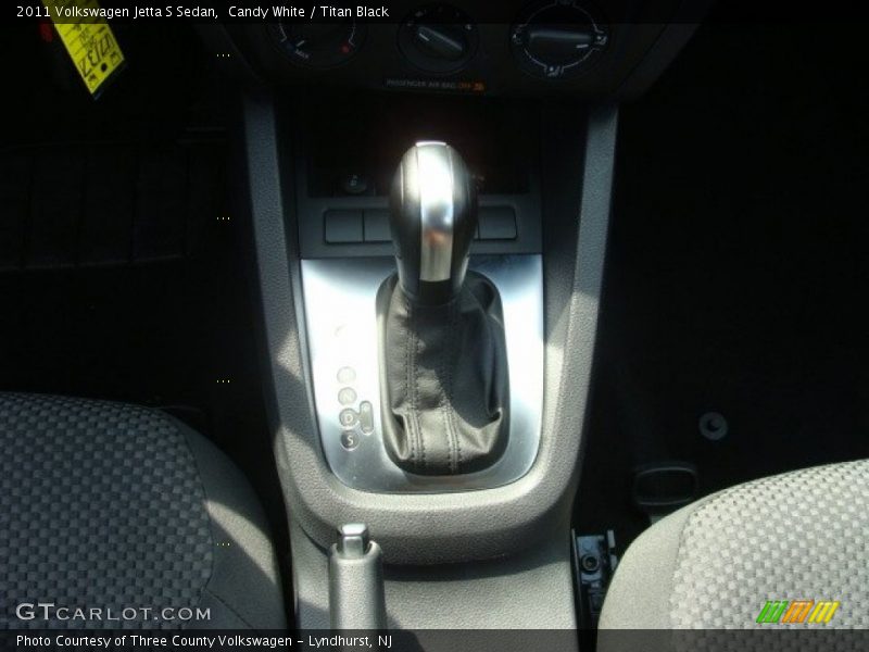 Candy White / Titan Black 2011 Volkswagen Jetta S Sedan