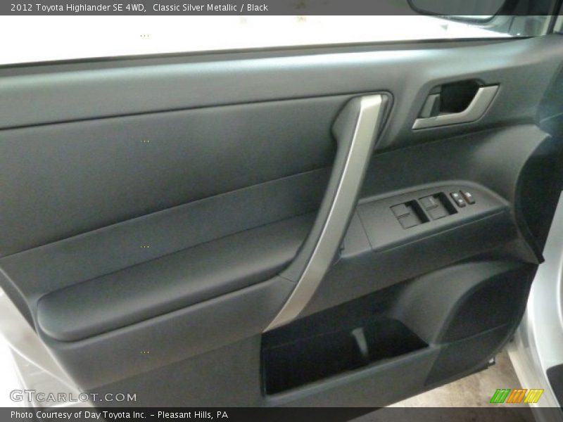 Classic Silver Metallic / Black 2012 Toyota Highlander SE 4WD