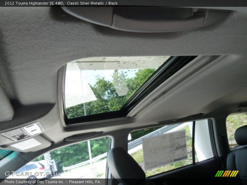 Classic Silver Metallic / Black 2012 Toyota Highlander SE 4WD