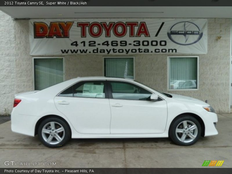 Super White / Black/Ash 2012 Toyota Camry SE
