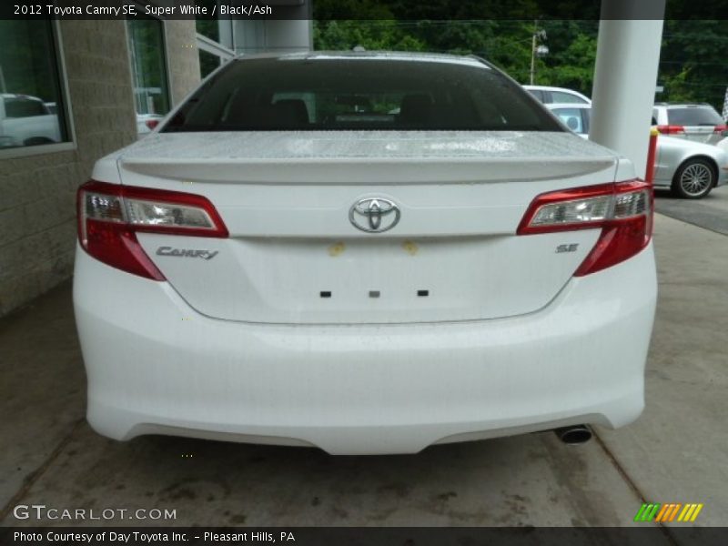 Super White / Black/Ash 2012 Toyota Camry SE