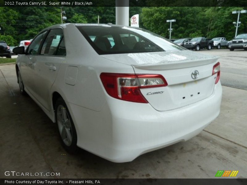 Super White / Black/Ash 2012 Toyota Camry SE