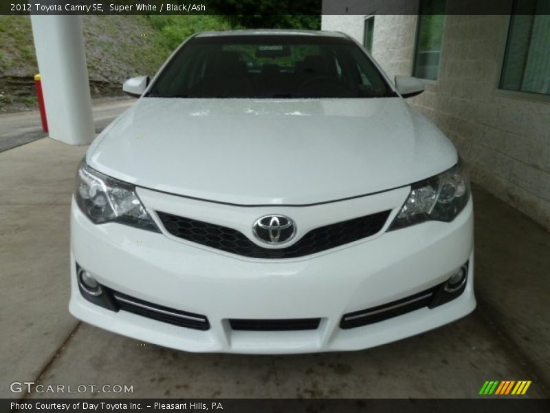 Super White / Black/Ash 2012 Toyota Camry SE