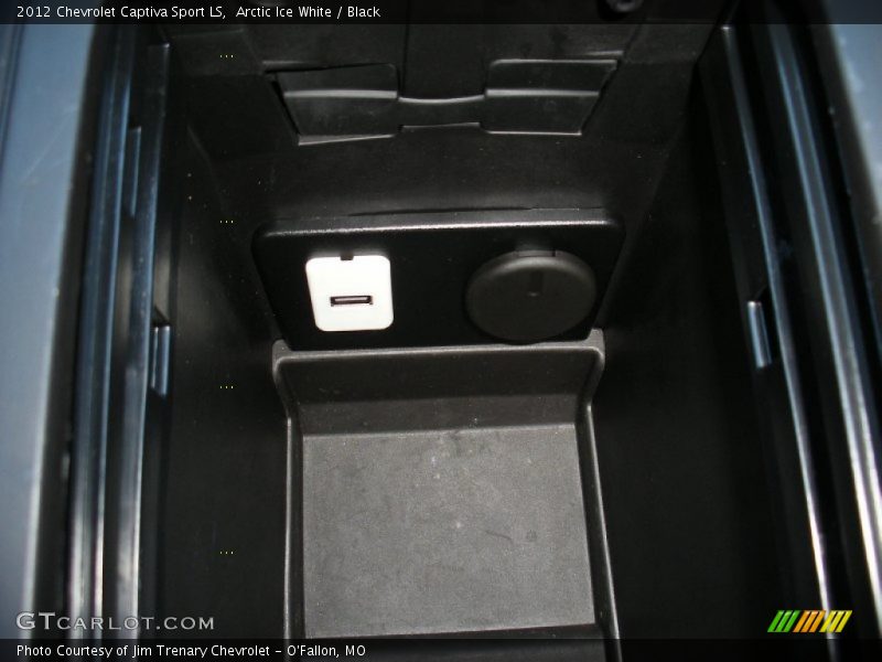 Arctic Ice White / Black 2012 Chevrolet Captiva Sport LS