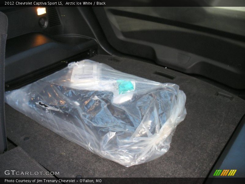 Arctic Ice White / Black 2012 Chevrolet Captiva Sport LS