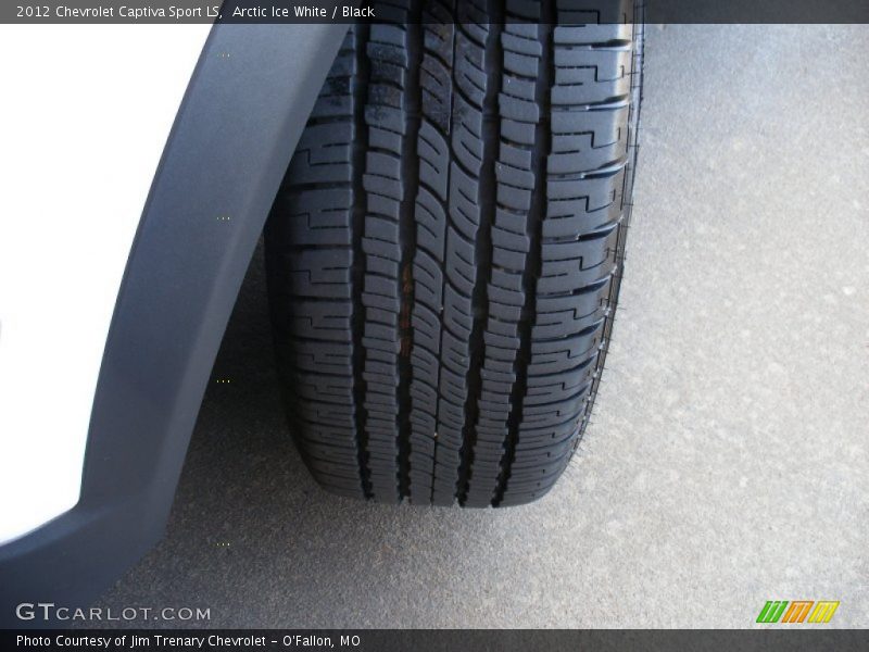 Arctic Ice White / Black 2012 Chevrolet Captiva Sport LS