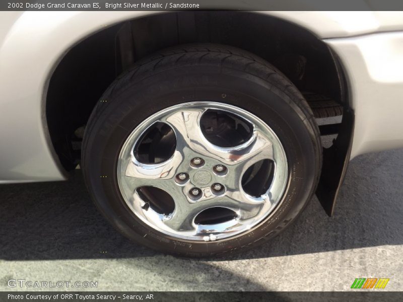 Bright Silver Metallic / Sandstone 2002 Dodge Grand Caravan ES