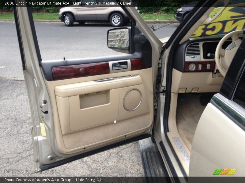 Light French Silk Metallic / Camel 2006 Lincoln Navigator Ultimate 4x4