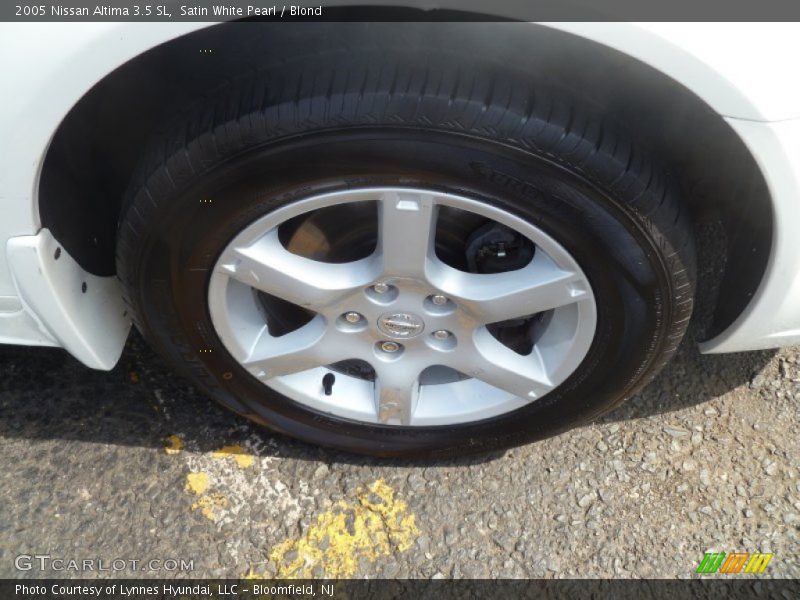 Satin White Pearl / Blond 2005 Nissan Altima 3.5 SL