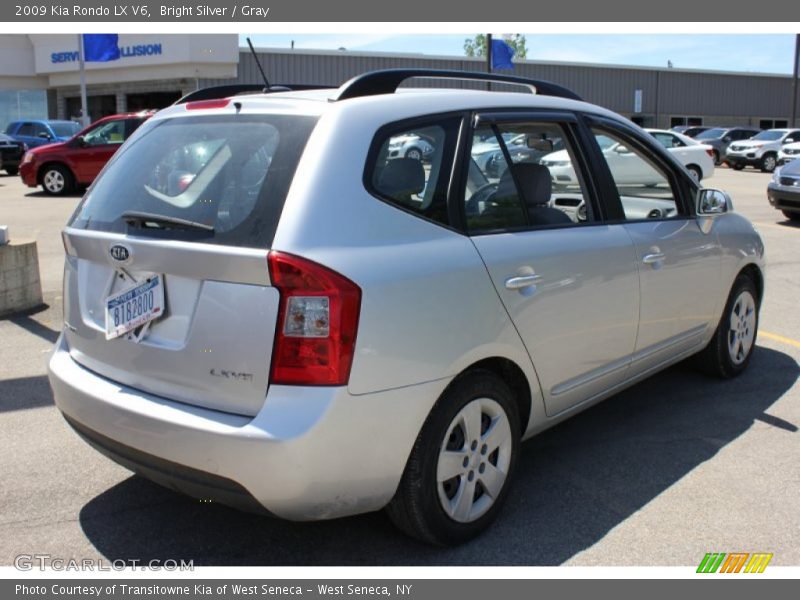 Bright Silver / Gray 2009 Kia Rondo LX V6
