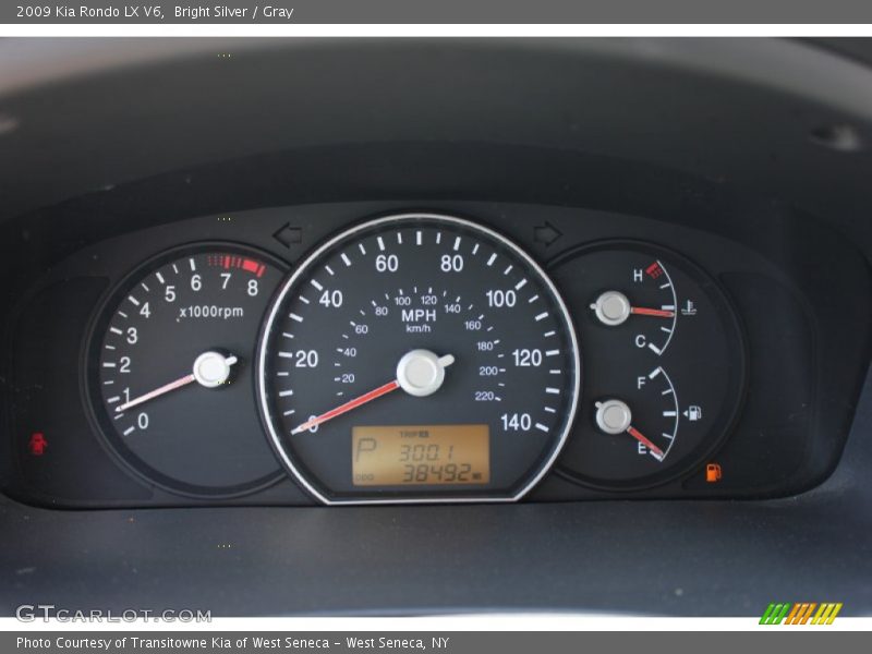 Bright Silver / Gray 2009 Kia Rondo LX V6