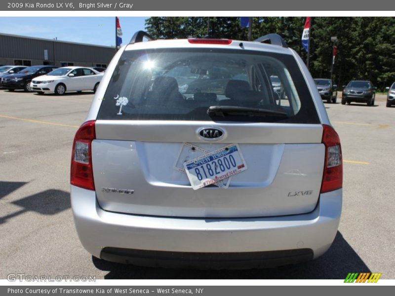Bright Silver / Gray 2009 Kia Rondo LX V6