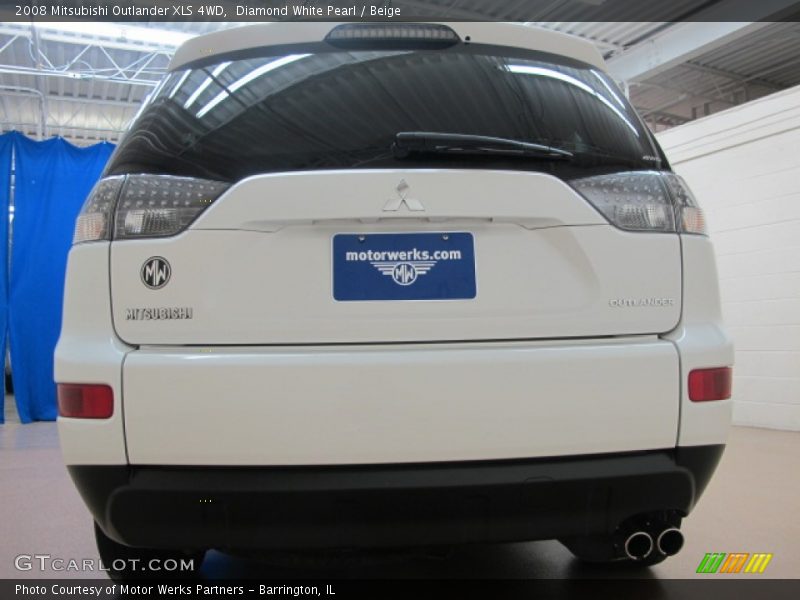 Diamond White Pearl / Beige 2008 Mitsubishi Outlander XLS 4WD