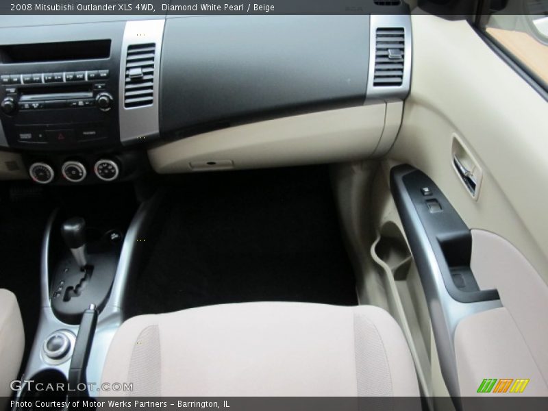 Diamond White Pearl / Beige 2008 Mitsubishi Outlander XLS 4WD